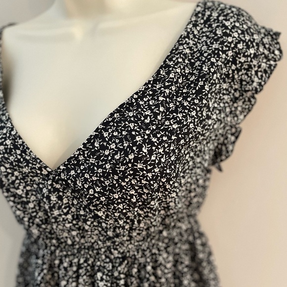 WOMANS FASHION TOP - Picture 2 of 6